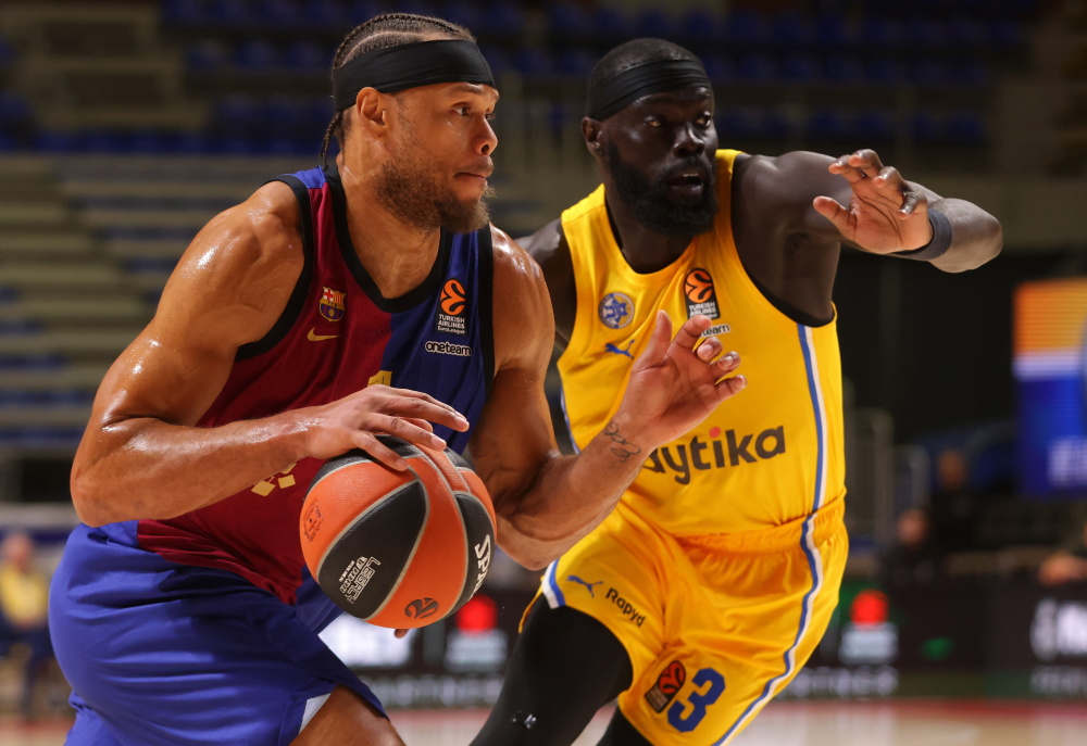 英媒：热刺有意罗德里戈和伊尔迪兹，范德芬是皇马引援目标（英媒称：热刺盯上罗德里戈与伊尔迪兹，皇马将范德芬列为引援目标）