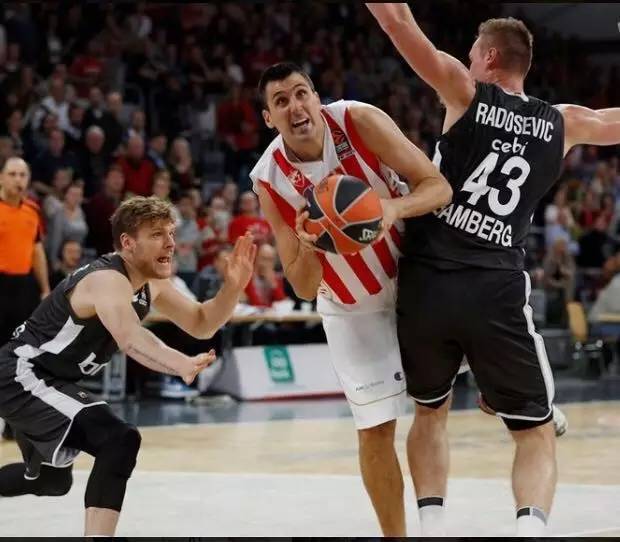 刘健：邵佳一做到了对每个人都公平，下班在路上也要思考问题（刘健称邵佳一一视同仁，下班途中仍不忘思考问题）