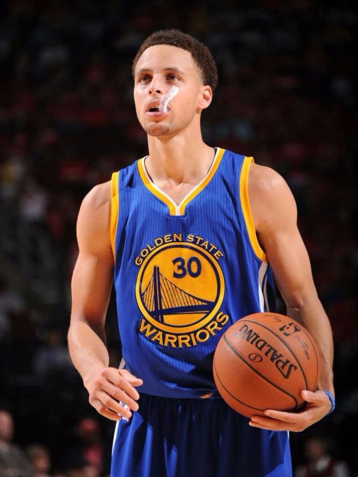 湖人詹姆斯关键封盖锁定胜局（詹姆斯制胜封盖助湖人拿下胜利）