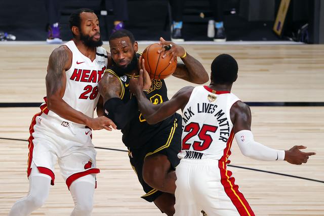 迪乌夫：齐沃经常和我交流帮我提高，高兴自己的机会越来越多（迪乌夫：齐沃常与我沟通助我提升，很高兴我的机会越来越多）