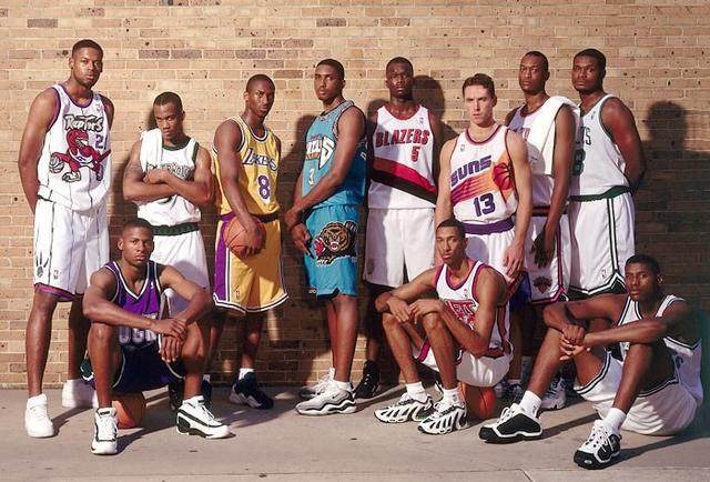 酋长球场稳坐榜首 阿森纳完胜布伦特福德（阿森纳主场大胜布伦特福德 继续领跑积分榜）