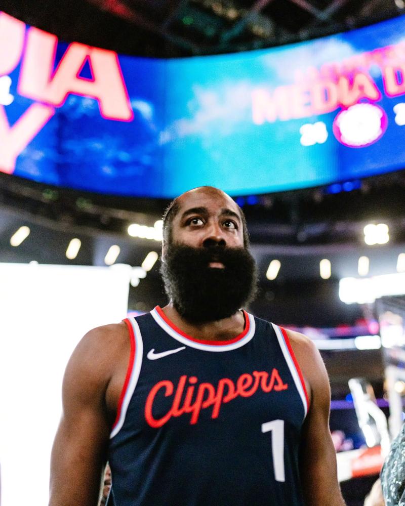 诺伊尔：孔帕尼有很多值得称道的优点；我现在只专注于俱乐部（诺伊尔称赞孔帕尼优点颇多；目前仅专注于俱乐部）