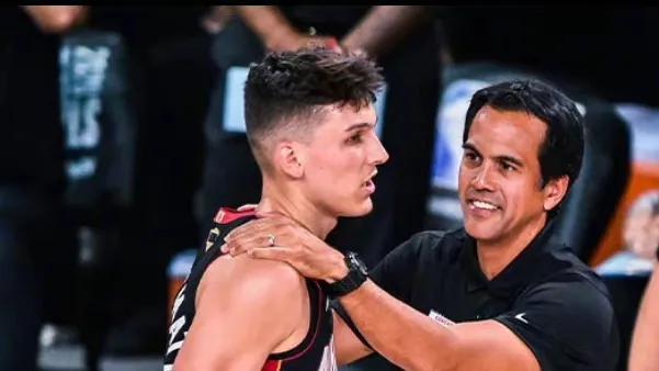 英国机构开狼队新帅赔率：罗杰斯居首，滕哈格紧随其后（英国机构公布狼队新帅赔率：罗杰斯领跑，滕哈格位居次席）